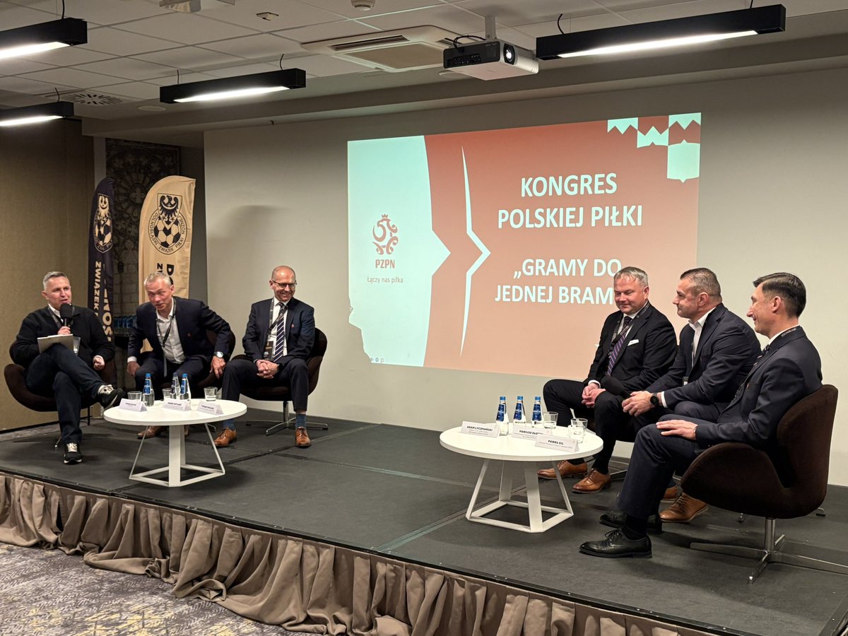 Przed Nami druga część panelu sędziowskiego podczas Kongresu „Gramy do jednej bramki”. Na temat 
wyzwań na szczeblu centralnym dyskusję prowadzą: szef KS <a href="/pzpn_pl/">PZPN</a> - Tomasz Mikulski, Adam Lyczmański, Paweł Gil, Mariusz Złotek i <a href="/marekkotlarz/">Marek Kotlarz</a> a moderuje ją red. <a href="/KoltonRoman/">Roman Kołtoń</a>⚽️