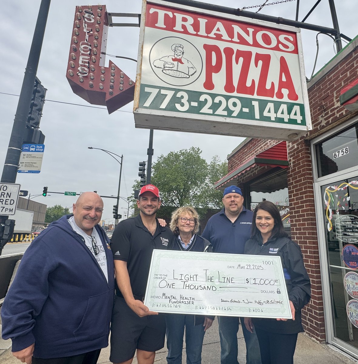 AldermanTabares's tweet image. Thank you to everyone that participated in last week’s fundraiser to raise awareness about mental health. Together, we raised $1K for Light the LINE. Pictured: Al Cacciottolo, Anthony Triolo w/ Triano&apos;s Pizza, Elizabeth French and Jason Huff with District Council 008-CCPSA.