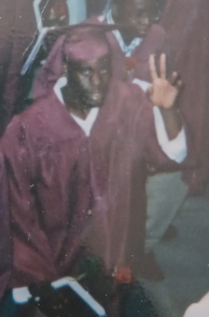 Faytownboy4097's tweet image. happy throwback Thursday on this day may 29th I been graduated 23 years ago so happy 23 anniversary for me class of 2002 #classof02 #class2002 #westernhillshighschool #mustang #happy23anniversary