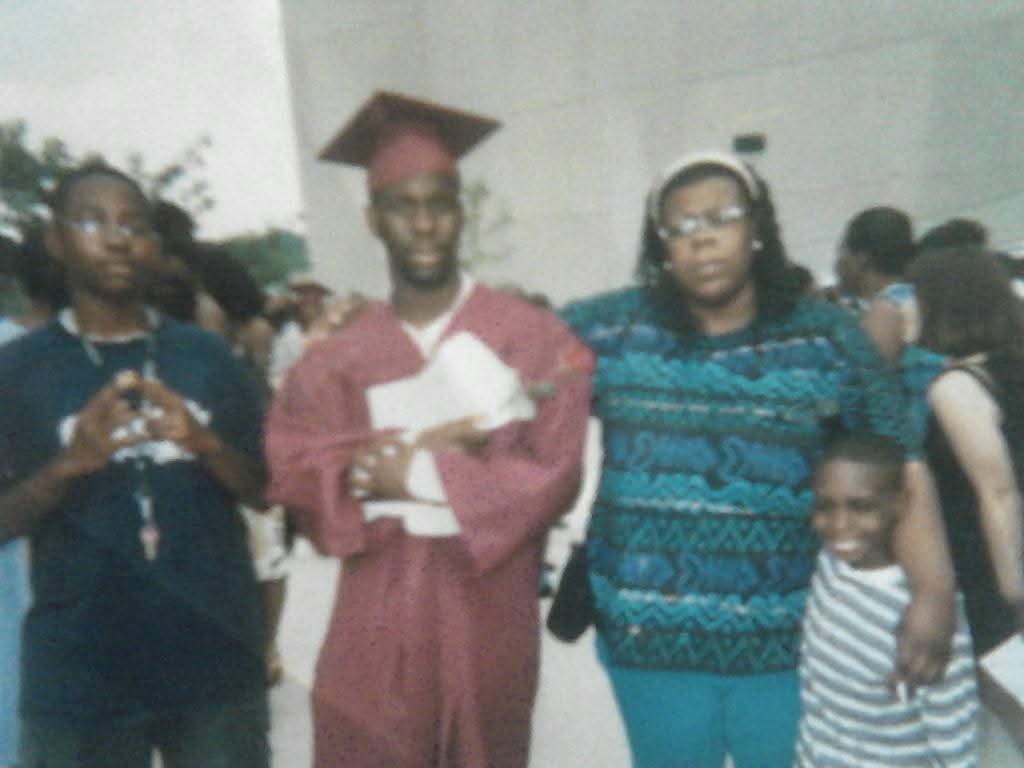 Faytownboy4097's tweet image. happy throwback Thursday on this day may 29th I been graduated 23 years ago so happy 23 anniversary for me class of 2002 #classof02 #class2002 #westernhillshighschool #mustang #happy23anniversary