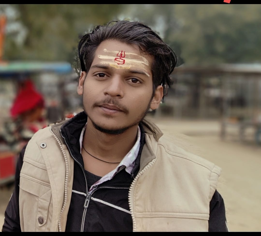 Shubham_fd's tweet image. A young Brahmin boy was kiIIed for loving an OBC girl in Uttar Pradesh. Aakash Mishra was brutaIIy beaten to death by a Kurmi family in Sultanpur. He was kidnapped by the girl's family, and his body was later found in a pooI of bIood.

Now imagine the outrage if the castes were…