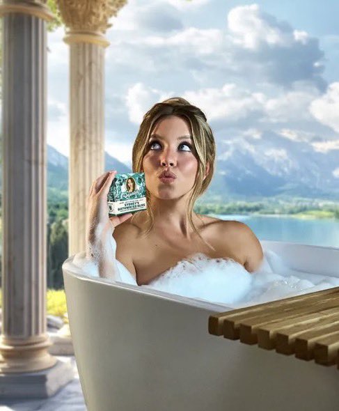 scubaryan_'s tweet photo. Dr. Squatch has announced they are releasing 5,000 bars of soap that have Sydney Sweeney’s bath water in it… 💀 https://t.co/UkLp9Rni9B