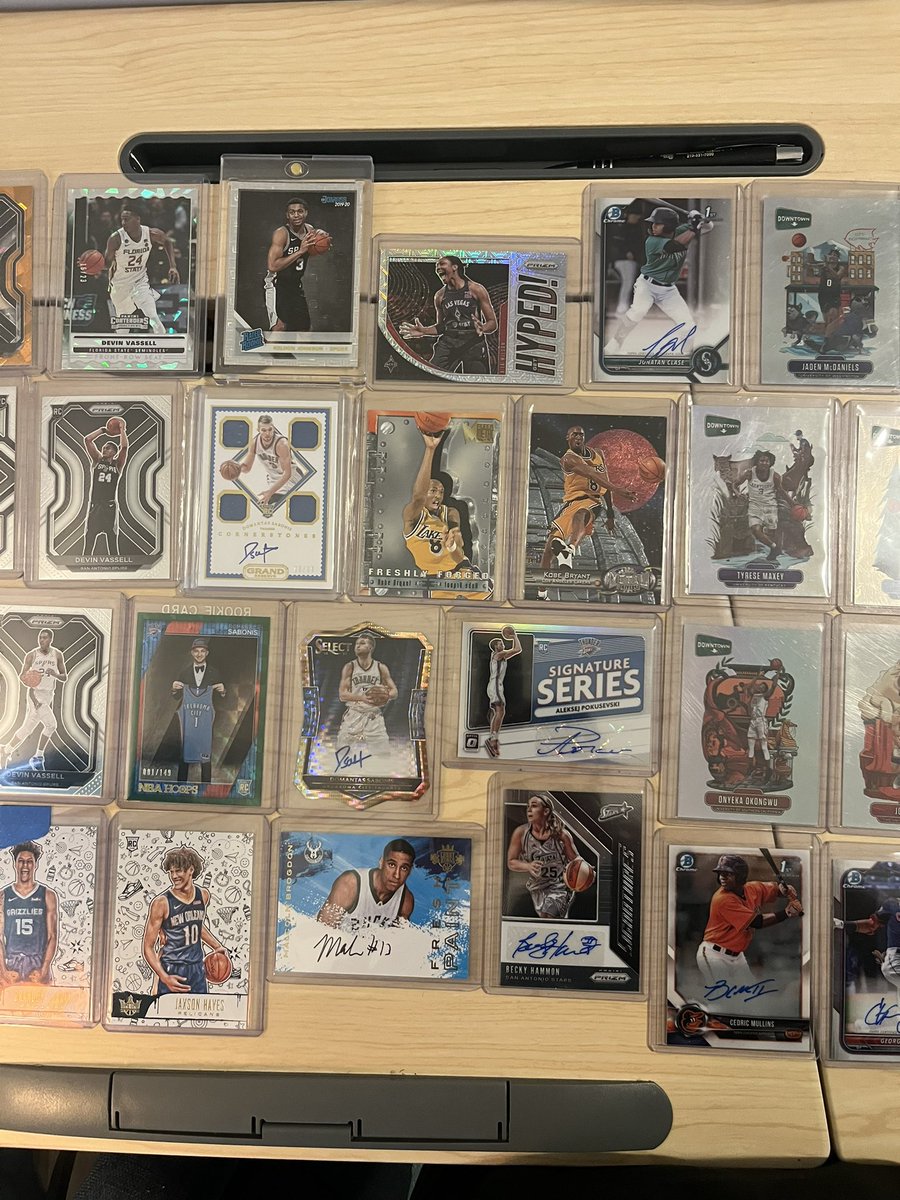 SmithsCard's tweet photo. @_AustinFinley_ @SteelCityGoon84 $400 for the lot. Unless your interested in just one or a few cards DM me. https://t.co/q7sTqBNuX6