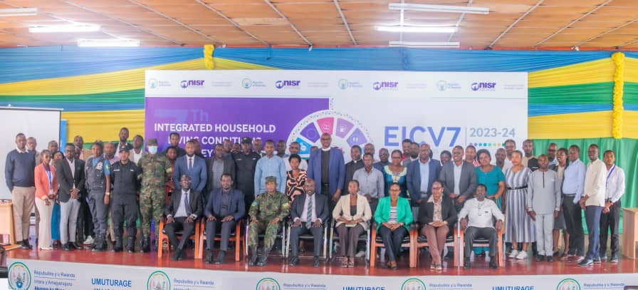 Modeste80057358's tweet photo. @RwandaNorth Uy’umunsi 29/05/2025 @MusanzeDistrict hateraniye Inama igaragaza ibikubiye muri #EICV7 muri @RwandaNorth. Inama yayobowe na Guverineri @gahundemaurice yitabirwa n'abayobozi banyuranye bo muri NISR n’abayobozi bandi ba @RwandaNorth @RwandaLocalGov @gahundemaurice https://t.co/DDnCGq0ybc