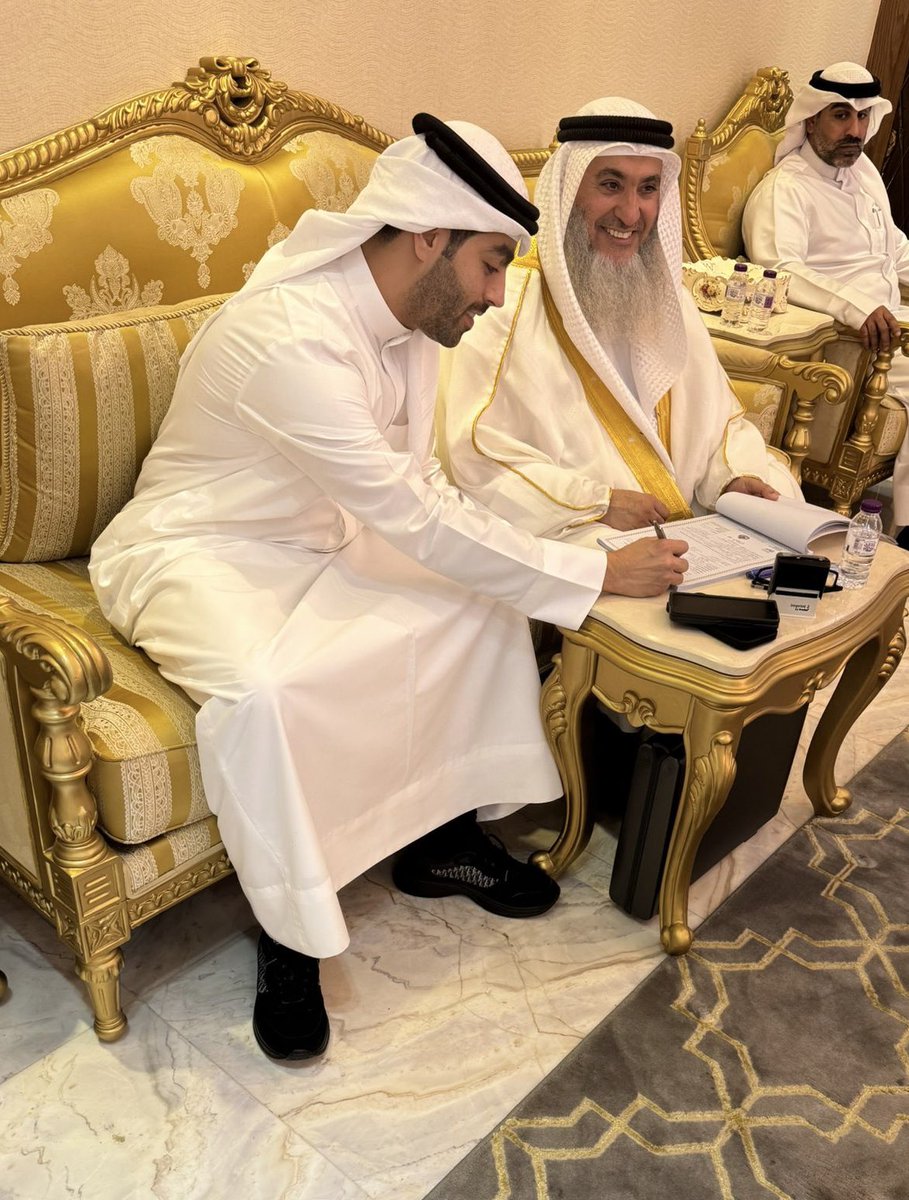 الحمدلله الذي بنعمته تتم الصالحات 
تم بحمد الله وفضله "عقد قراني"
سائلاً المولىٰ عز وجل لي ولكم التوفيق