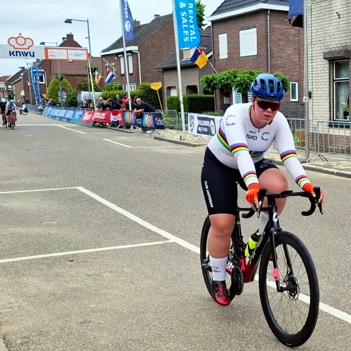 Aniek Seelen powered to victory today in the Dutch #ParaCycling Championships in Buchten, Limburg!

Her outstanding performance earned her the Dutch national champion's jersey in red, white, and blue - a symbol of excellence she’ll wear proudly for the next year. Congratulations!