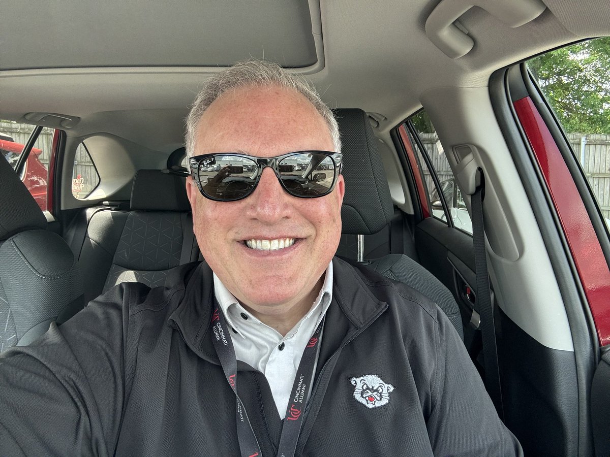 cincygreghoodin's tweet image. Soooooooo… I bought the protection plan for my shades and later thought , “why did I do that?” Well , I got a pretty big deep scratch on them and went back in and used it to get them replaced sooooo… I’m glad I did that . @sunglasshut #newshades sane as the old shades because,