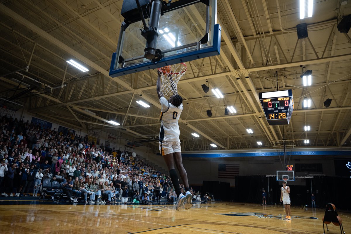 CedarvilleMBB's tweet image. Reminiscing ➡️ 🌖Madness