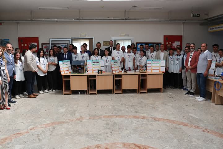 Tavasmem's tweet photo. Kızılcabölük Hanife ve Ahmet Paralı Mesleki ve Teknik Anadolu Lisesinin hazırlamış olduğu "TÜBİTAK 4006 Bilim Fuarı" Kaymakamımız İsmail DEMİR'in katılımıyla gerçekleştirildi.
@tavasmakam @denizlimem @emre_caliskan @ibrahimcollu @kizilcabolukhap https://t.co/PMVKtnwJZc