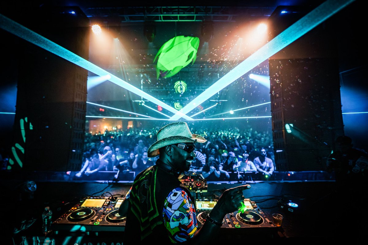 GreenVelvet_'s tweet image. Detroit showed OUT for the LALALAND Movement Afterparty! Massive love to the fans and DJs!