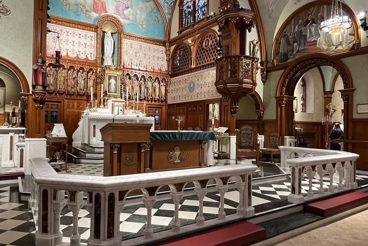 ArdorNew's tweet image. Advantages of Altar Rails:

1. They speed up distribution of the Eucharist
2. They eliminate need for EM's
3. They beautify the sanctuary
4. They help older folks get down and up with less pain
5. They signal the sacredness of what lies beyond them
6. They give recipients time to…