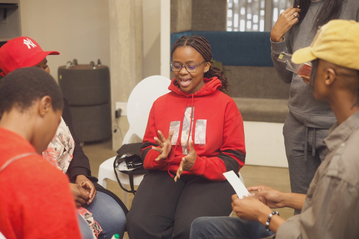 4otune's tweet photo. That time of the month for techies to gather to learn, share and connect at #TechTalkJHB

Great to see non-techies joining 🙌

#MakeTheTechCircleBigger #GeeksConnect https://t.co/F3UxF7GnLY