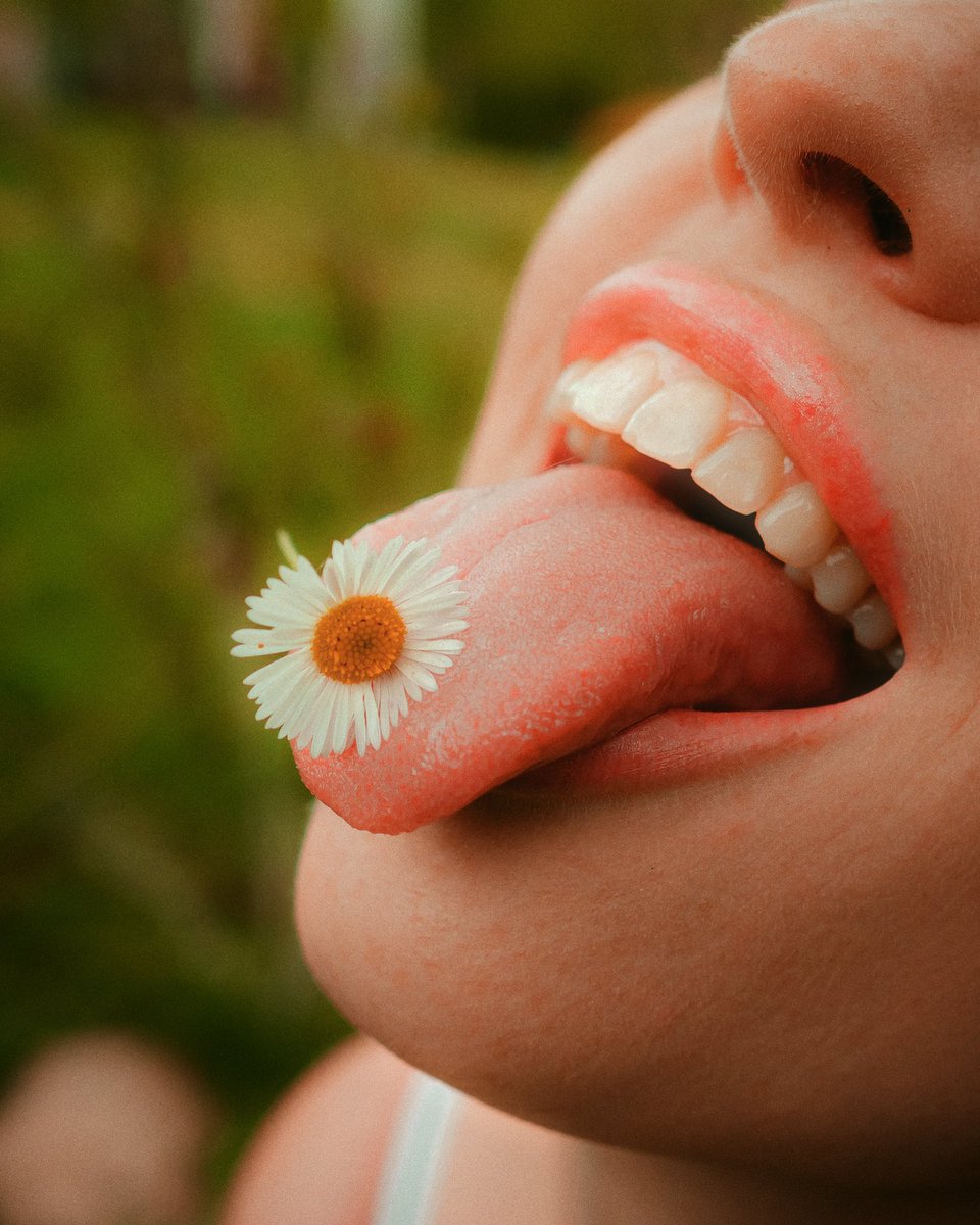 Kiss me like the sun kisses a daisy 🧡

<a href="/Noosancex/">NOOSANCE</a>