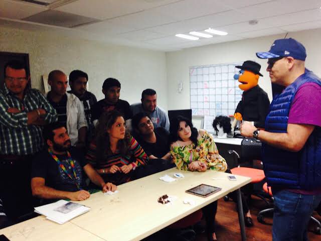 DonR0me0's tweet image. #PoderosoDelux acá les dejo a Rene Franco, perdón, un jefe que regañaba a sus empleados usando un muppet,