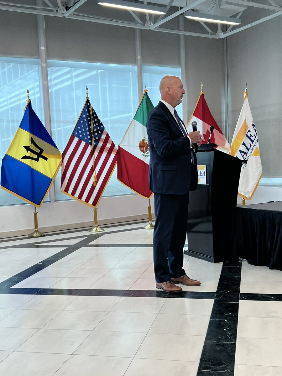 Los Comisionados de @CALEA participan en un panel en el marco del #SeminarioCALEAMéxico para compartir sus experiencias al usar la acreditación para gestionar su agencia #Acreditación