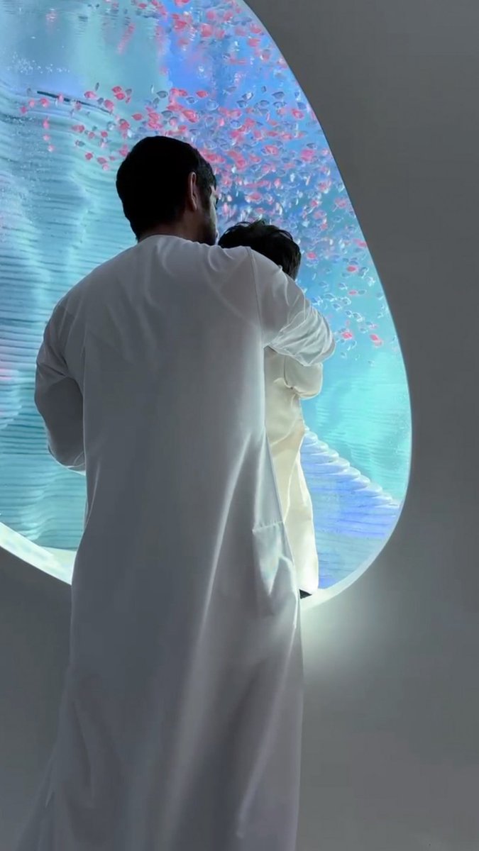 Mai Martaba Sheikh Hamdan bin Mohammed bin Rashid Al Maktoum tare da dansa Sheikh Mohammed bin Hamdan bin Mohammed bin Rashid Al Maktoum, "Allah ya kiyaye su."