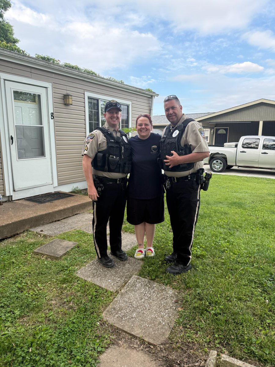 SCCMOPD's tweet image. THANK YOU...to the Oak Knoll Dr., Oak Forest Dr., Hunting Creek Rd. &amp;amp; Laura Hill Rd. area neighborhoods for coming out &amp;amp; welcoming us Tuesday night.

It was a great night to walk, talk &amp;amp; visit. #SCCPDCommunity