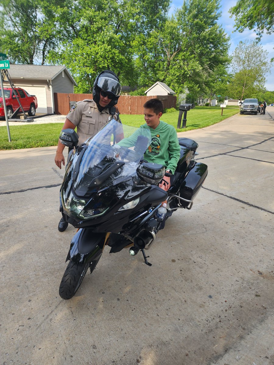 SCCMOPD's tweet image. THANK YOU...to the Oak Knoll Dr., Oak Forest Dr., Hunting Creek Rd. &amp;amp; Laura Hill Rd. area neighborhoods for coming out &amp;amp; welcoming us Tuesday night.

It was a great night to walk, talk &amp;amp; visit. #SCCPDCommunity