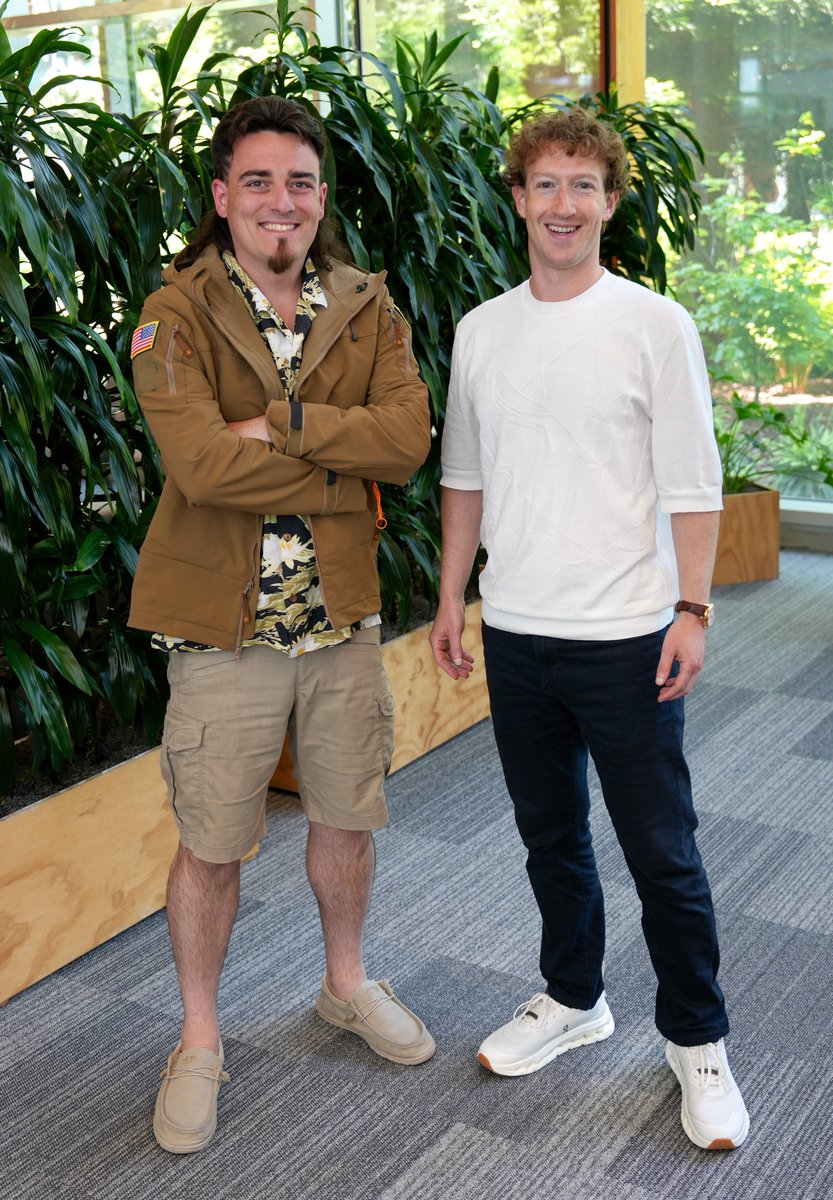 ashleevance's tweet photo. Okay, here we go. @PalmerLuckey and @Meta have shockingly made peace (to make war). They're building sci-fi war fighter helmets together. Exclusive pod with Palmer here on the details + his firing, Trump, how to raise kids and massive @anduriltech updates

https://t.co/KRG4xMeXPl