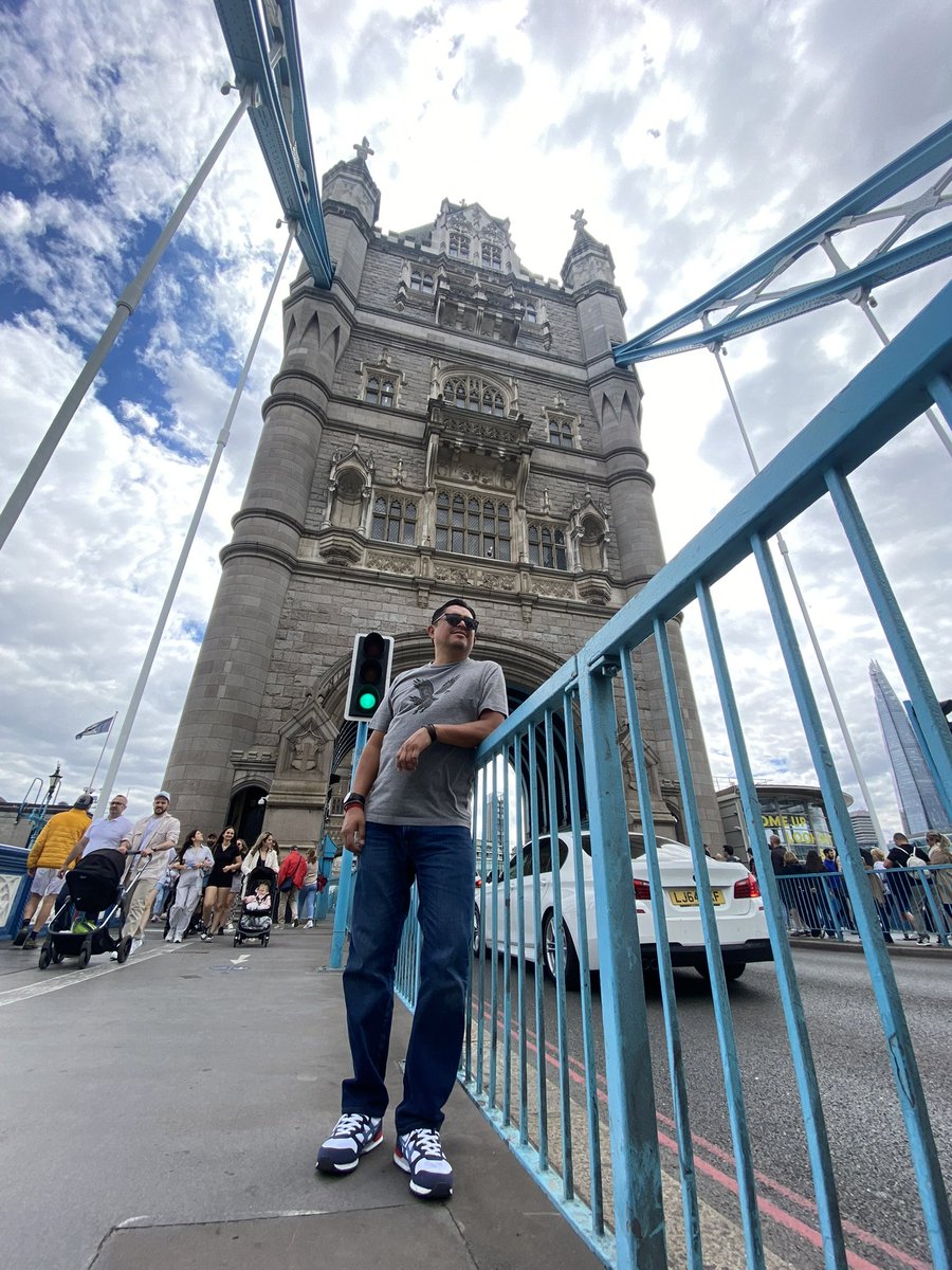 alexvazquez38's tweet image. El clima londinense me maaaamaaaaa!!! Aquí una foto desde el puente de fierro en Ecatepunk #PoderosoDelux
