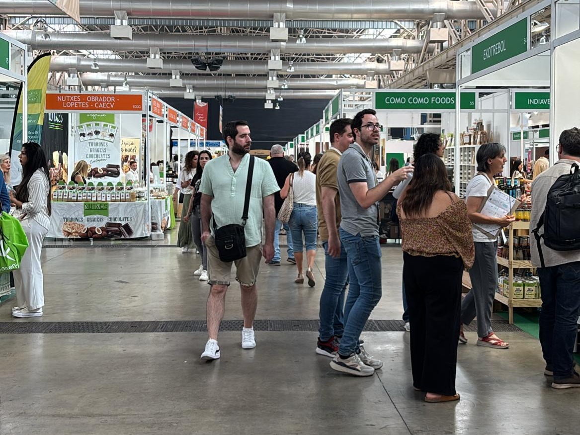 prodeCAT's tweet photo. 📍 Avui arrenca #BioCultura a La Farga de L’Hospitalet!
🌱 Un any més, des de Prodeca hi som presents amb estand institucional per donar suport al sector ecològic català.
🔄 Nova ubicació, mateix compromís amb l’alimentació sostenible! #AlimentsCatalans #Ecològic https://t.co/ayGXLnpLIA