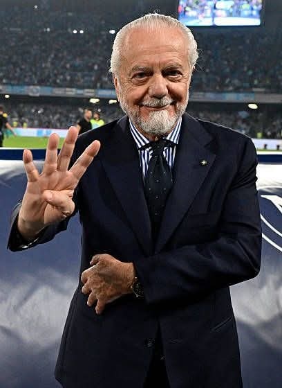 Dopo il decimo posto dell'anno scorso lo davano per finito

Ha preso #Conte

Ha speso 150 mln sul mercato

Ha rivinto lo scudetto dopo solo 1 anno

Ha avuto la forza di confermare Conte con un progetto sempre più importante

Sta prendendo #DeBruyne

Non ho parole, solo applausi👏🏻