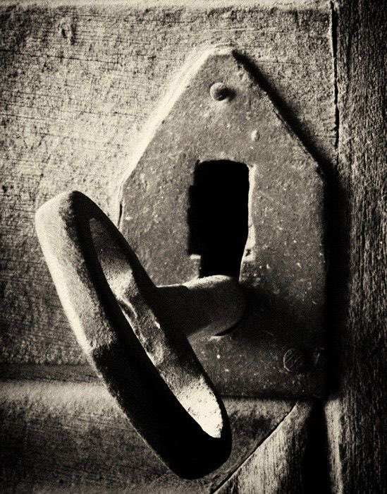 Ci sono alcuni segreti
che non si lasciano svelare.

     Edgar Allan Poe ✍️🏻