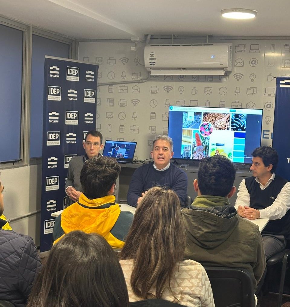 PedroSandilliok's tweet photo. 𝟏° 𝐉𝐨𝐫𝐧𝐚𝐝𝐚 𝐝𝐞 𝐈𝐧𝐭𝐞𝐠𝐫𝐚𝐜𝐢𝐨́𝐧 𝐏𝐫𝐨𝐯𝐢𝐧𝐜𝐢𝐚𝐥

🤝🏻 En el marco del Programa "Gestión para el Desarrollo", compartimos con 21 jóvenes que se están preparando para asumir roles clave en la gestión pública.

https://t.co/24gDf9SU3r https://t.co/jQO2vYGFxs