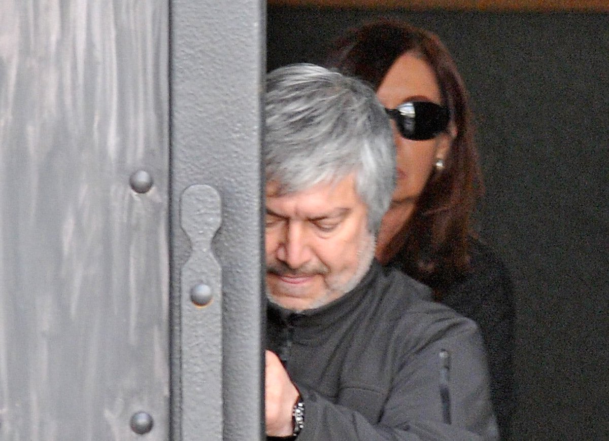 ¡JUSTICIA!

La corte confirmó la condena del testaferro y socio de CFK, Lázaro Báez por haber lavado 55 millones de dólares. 

Resta la confirmación de la jefa de la asociación ilícita. 

Mi abrazo a las víctimas de la corrupción, a mi familia y a quienes me acompañaron en esta