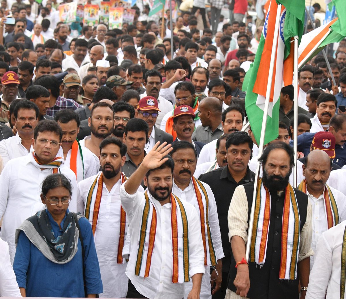 FaheemQureshinc's tweet image. As per AICC’s call, I had the honour of attending the Jai Hind Yatra held in Bachupalli today.
A spirited rally from VNR Engineering College to KGR Convention was led by Hon’ble CM @revanth_anumula Ji, AICC in-charge Smth Meenakshinatarajan Ji, alongside TPCC President Sri…