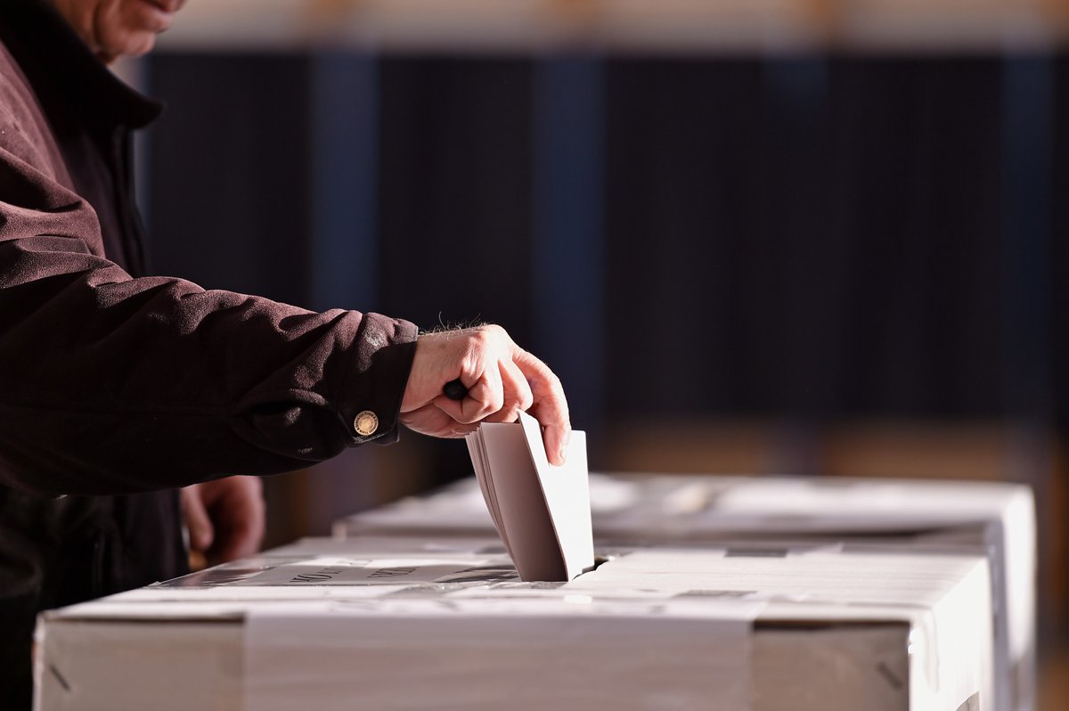 People who are blind or have a visual impairment can request a blind elector template to assist with voting in the #strathco election taking place in October 2025. Learn more: ow.ly/IacB50VSUSJ  #shpk