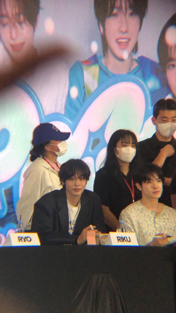 bentar masih mencerna, masih gak nyangka bisa liat nct wish irl