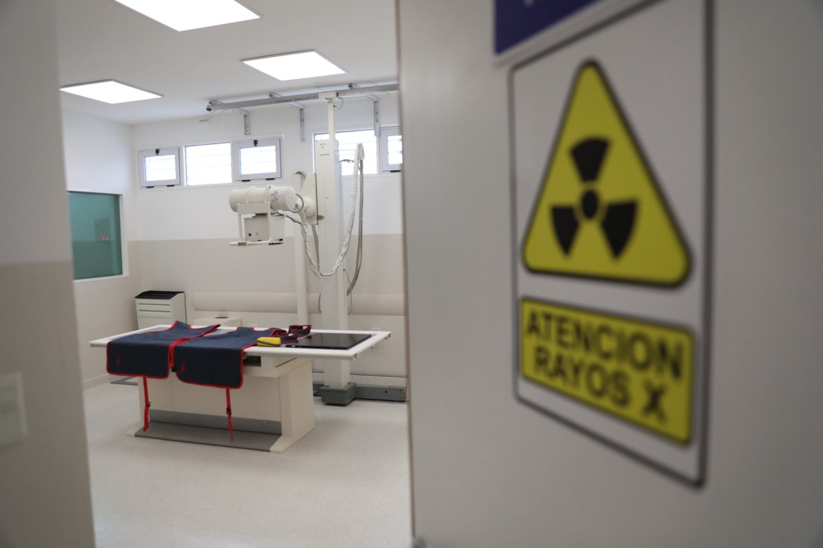 rionegrogob's tweet photo. RÍO NEGRO INVERTIRÁ LOS PRIMEROS FONDOS DEL ACUERDO CON VMOS EN SALUD PÚBLICA 

El gobernador @Weretilneck confirmó que los primeros U$S 60 millones que ingresarán por el acuerdo con el consorcio de empresas VMOS serán destinados a modernizar el sistema de salud pública.

La iniciativa prevé la adquisición de equipamiento médico de última generación para hospitales de toda la provincia.

“El objetivo es que esta transformación no quede solo en infraestructura. Queremos dar un salto en la calidad del servicio y eso se logra con equipamiento actualizado, atención más eficiente y hospitales mejor preparados”.

Con decisión política y recursos propios, en Río Negro priorizamos lo importante: salud pública, equidad y bienestar para todos.