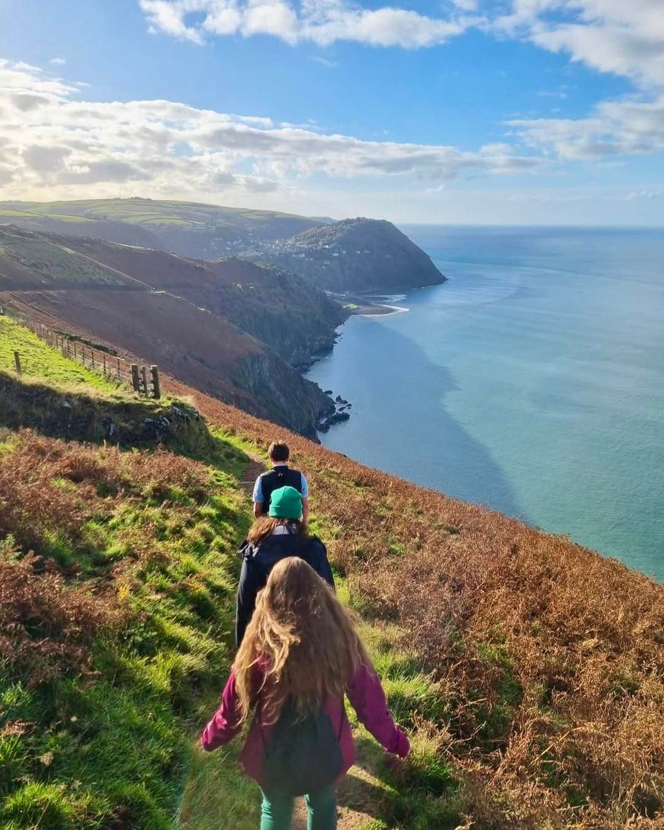 💭🌊 Dreaming of coastal strolls, peaceful countryside views, and the sound of the sea breeze? Lynmouth Holiday Retreat is the perfect place to unwind and reconnect with nature! 

camping-directory.uk/1863 

#Lynton #Lynmouth #Devon #CampingWithAView #SouthWestCoastPath