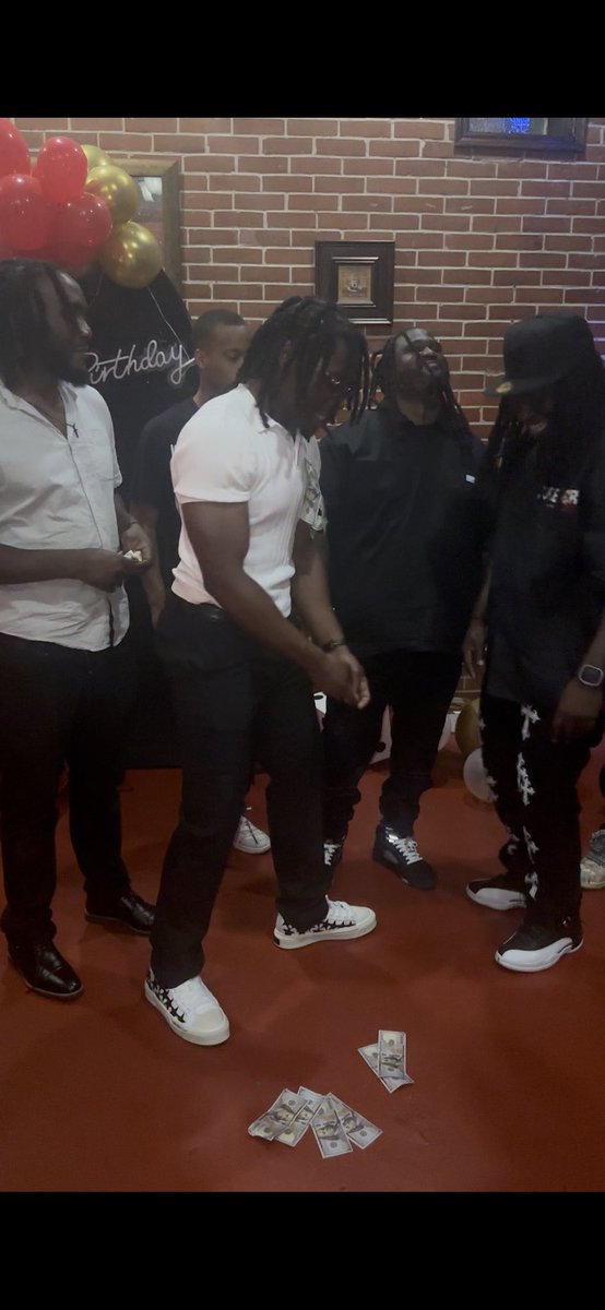 KingOfPentacles 🥶 tweet media