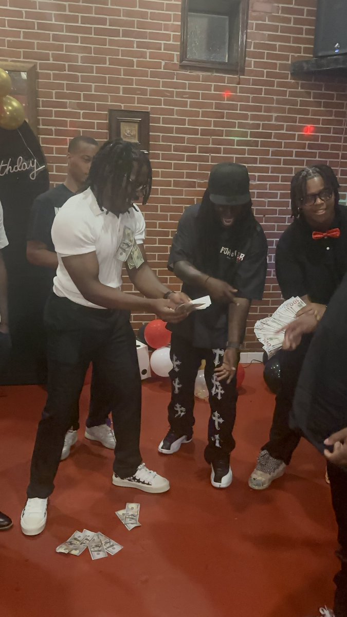 KingOfPentacles 🥶 tweet media