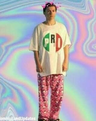 l_og2's tweet photo. Medio México llegando al concierto de Conan Gray porque pidió que lleguen en pijama. https://t.co/Jcw5ZjddH8