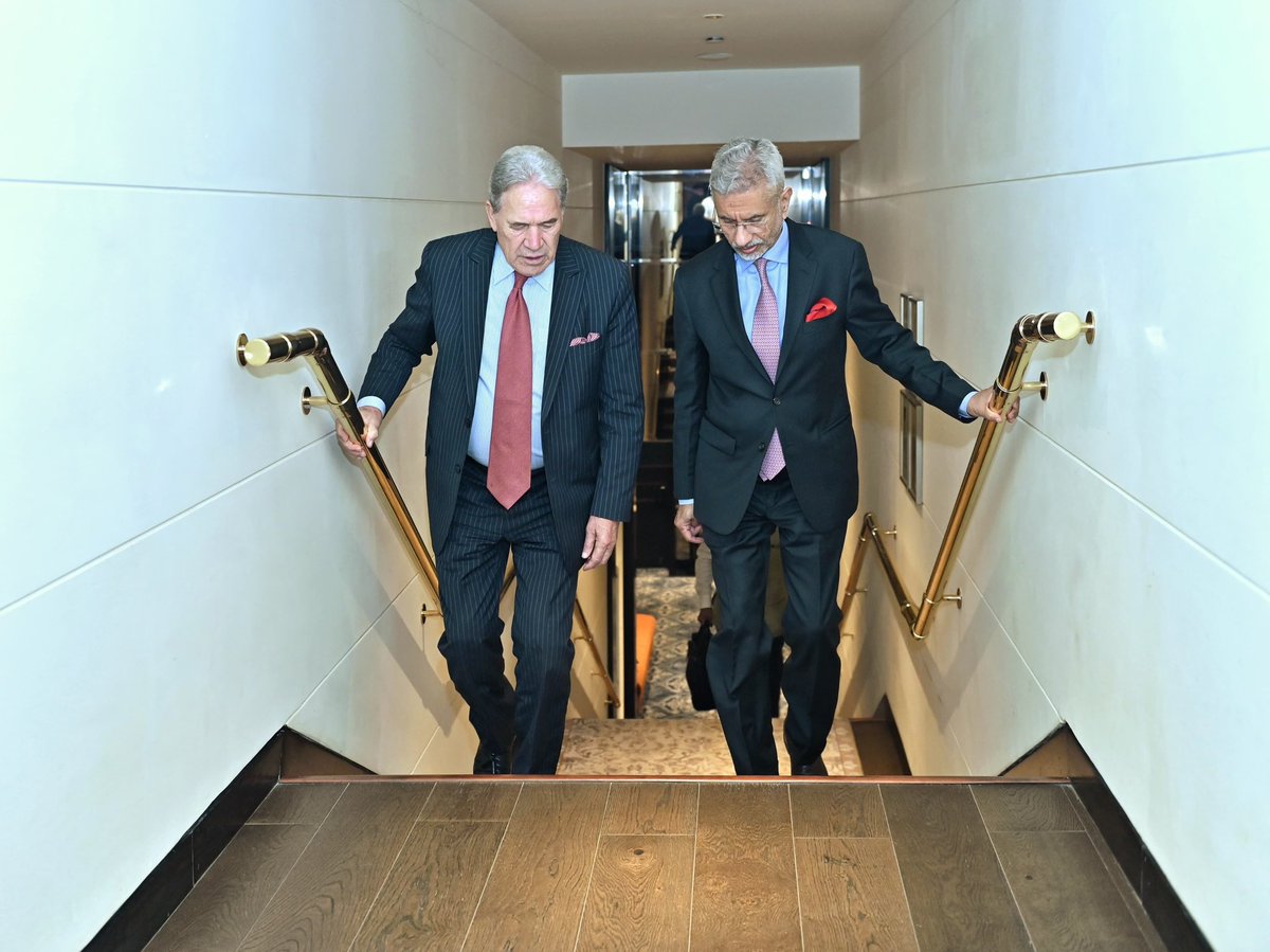 NewZealandMFA's tweet photo. The Minister met this evening with the Minister of External Affairs of India, Subrahmanyam Jaishankar.  

Ministers Jaishankar & Peters:

-discussed the strengthening ties between New Zealand and India over the past 18 months; 

-explored the next steps required to realise the bilateral relationship’s full potential; 

-spoke about recent developments in
both South Asia and the Pacific Islands region; and

-discussed how New Zealand and India can work together to ensure a stable, secure, and prosperous Indo-Pacific.  

Minister Peters also repeated his unequivocal condemnation of the Pahalgam terrorist attack.

🇮🇳 🤝 🇳🇿