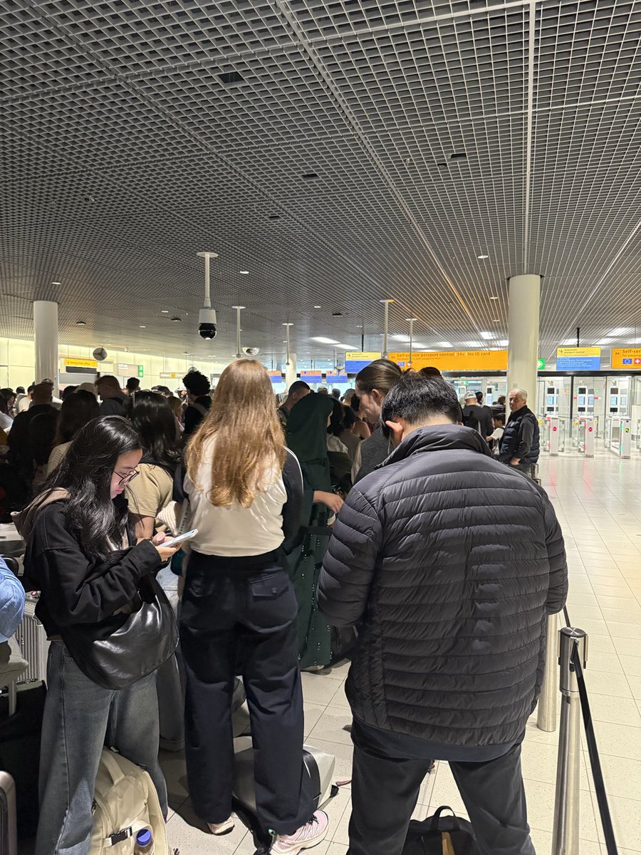 ⁦<a href="/Schiphol/">Amsterdam Airport Schiphol</a>⁩ do better !!