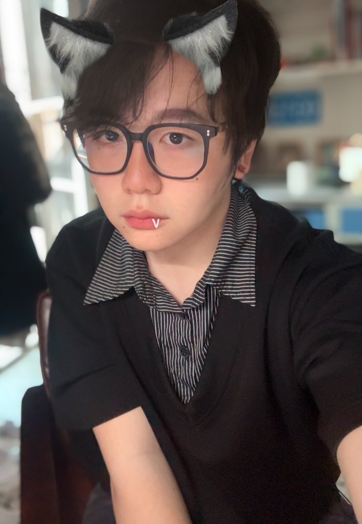 Anhonen's tweet photo. 他们让我谈恋爱让自己不抑郁
#4i小狗 #四爱男受 #4i https://t.co/SdKcoYCJmd