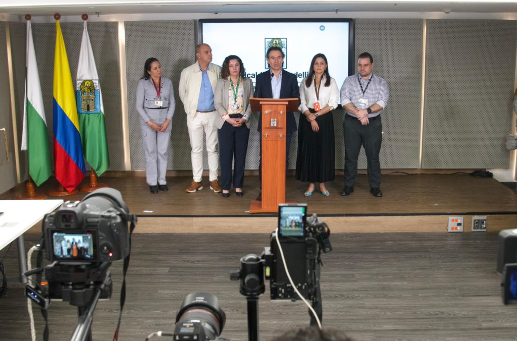 Hoy, como alcalde de Medellín y responsable de garantizar el acceso a la salud, he tomado la decision de demandar al Gobierno Nacional‼️.

A través del Tribunal Administrativo de Antioquia interpondré una acción popular, porque está en riesgo la vida y la salud de millones de