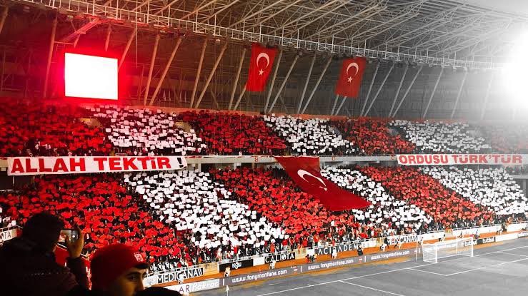 Elazığspor neyse Sivasspor’da odur. Seneye hanginiz çıkarsanız çıkın Elazığ da ne yaşadıysanız, Elazığ’a ne yaşattıysanız aynısını yaşayacaksınız