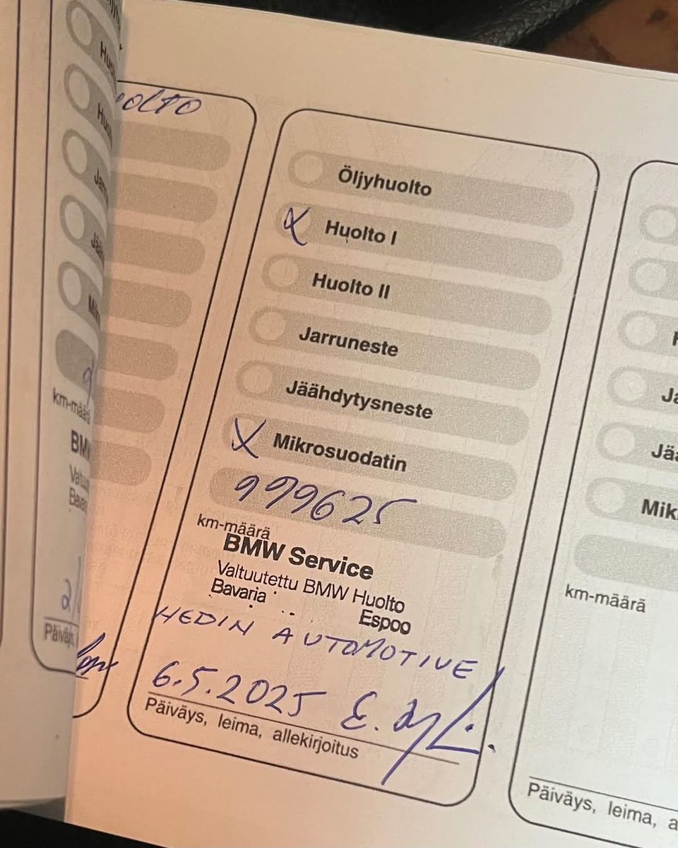 BMW 523i with 940 503 km on the clock.

Everything is still original