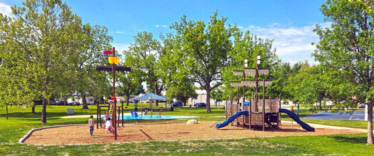 DesMoinesParks's tweet photo. ๐ข๐ New swing set & ship climber at Columbus Park (1921 SE 1st St)! These nautical-themed upgrades match the splash zone & make playtime even better ๐ฆ Big thanks to the neighborhood & InvestDSM for making it happen! ๐ #DesMoinesParks #DSMkids #PlayLocal https://t.co/gXZcRJeeP8