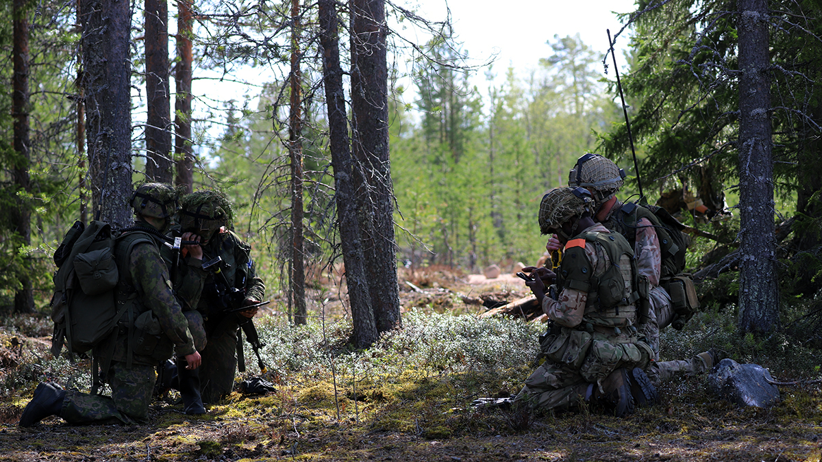 KainuunPR's tweet image. We had today extremely fruitful day with tank company, mechanized company and infantry between the 🇫🇮, 🇸🇪 and 🇬🇧 troops. We have the ability to cooperate with each other in Northern Finlands conditions. 🤝
#NorthernStar #kaipr #maavoimat @Defenceops @forsvarsmakten