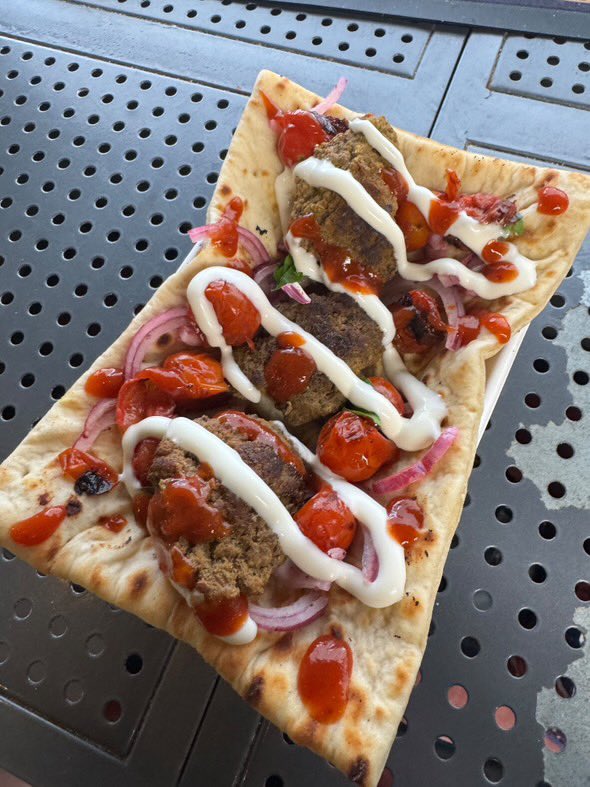 THIS WEEKEND AT THE TAPROOM ! 🎉 ⁣
⁣
Saturday 31st:⁣
⁣
🍢 2pm- Blake’s Bites serving kofta kebabs, Philly cheesesteaks and more!⁣
⁣
🎶 6.30pm - Adam Boyd on guitar playing well-known bangers!⁣
⁣
Sunday 1st:⁣
⁣
🍲 2pm - Blake’s Bites are back!⁣