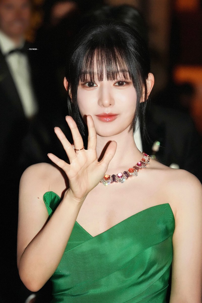 TOWON_1019's tweet image. 250521 μ°λ¦¬ 곡주λπ€
#BvlgariPolychroma
#KimJiwon #κΉμ§μ
@Bulgariofficial