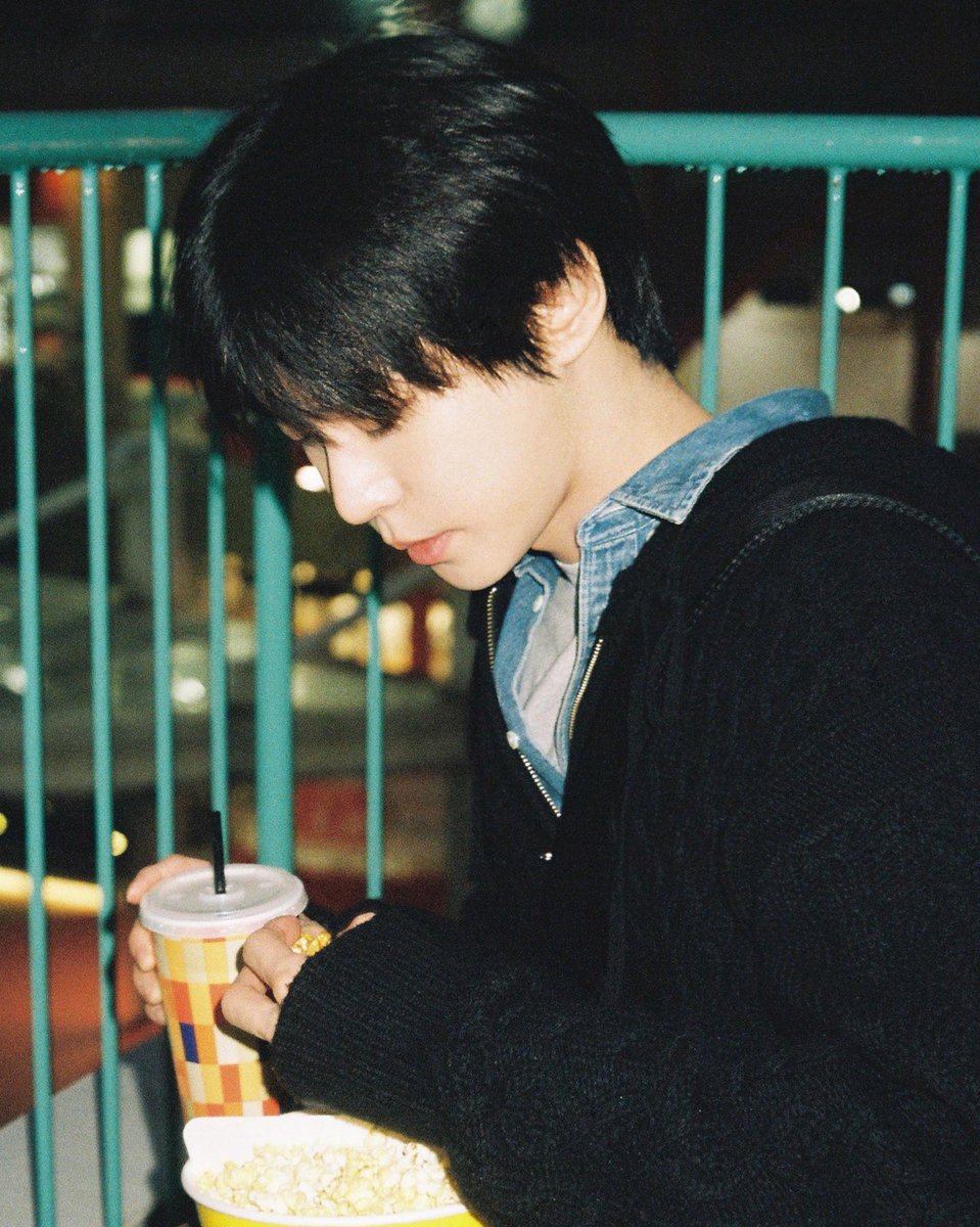 근데 참 이런 예쁜이달란트가지고도 (노래속에서) 맨날 헤어지고 짝사랑하는게 어울리는것도 신기함 
그사람이 발닦개 안해줬어…?
                                                 왜…?