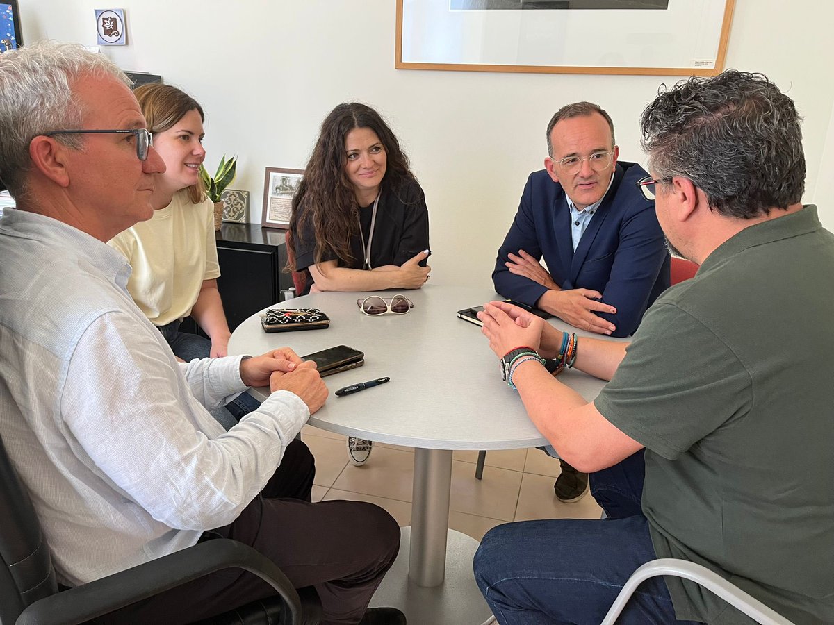 Avui hem rebut la visita d'en Joaquim Fernández, Secretari de Política Municipal, Implantació i Territori del PSC.
Amb ell hem parlat de les polítiques que estem aplicant i com millorem la vida dels veïns de #Cardedeu. Gràcies pel teu compromís amb el territori i el municipalisme