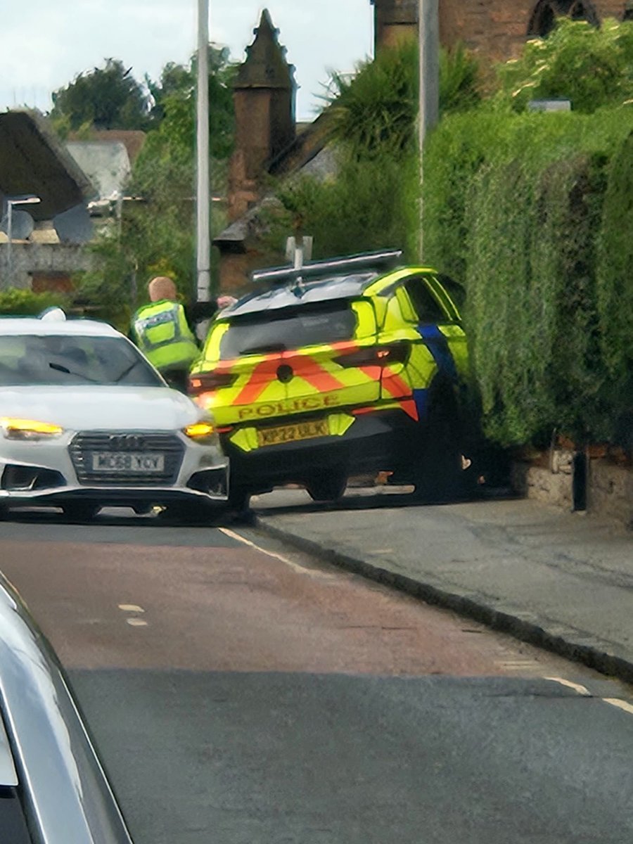 PostalBC's tweet image. Evening all - there is currently a police diversion stopping cars getting onto Willowbrae Road from the jocks lodge area. Traffic is busy just now, so make sure you take extra care if heading to Postal or other venues. Good luck to everyone playing this evening. @edinburgh_ba